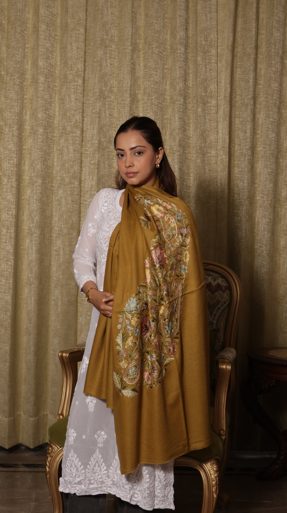 Finewool Kashmiri big Paisley Nalki Embroidery Stole
