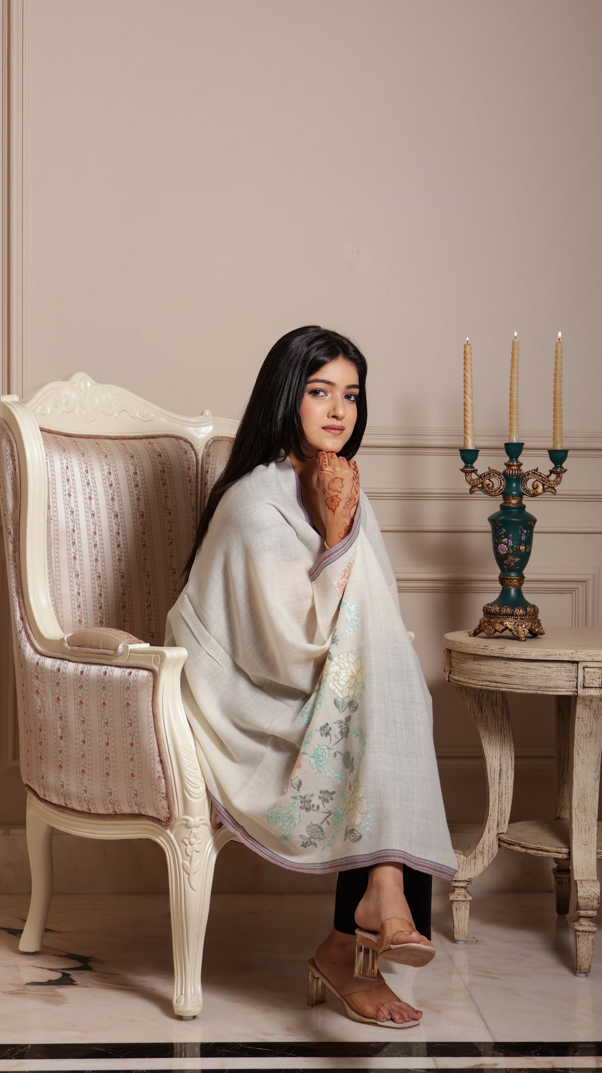 100% Pure Wool Side Kani Floral Pattern Embroidery stole