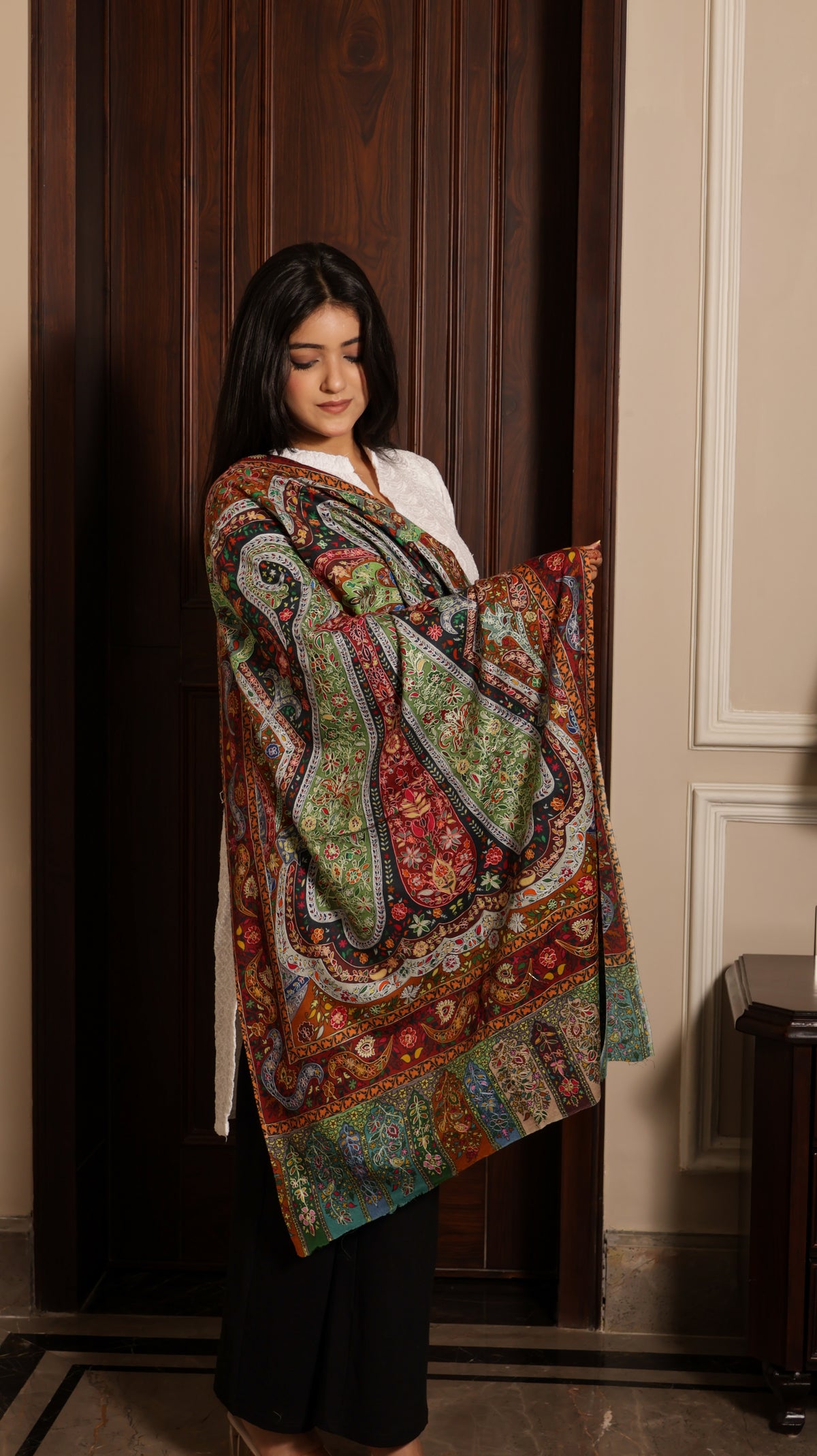 100% pure wool Kashmiri Kalamkari Embroidery Paisley stole