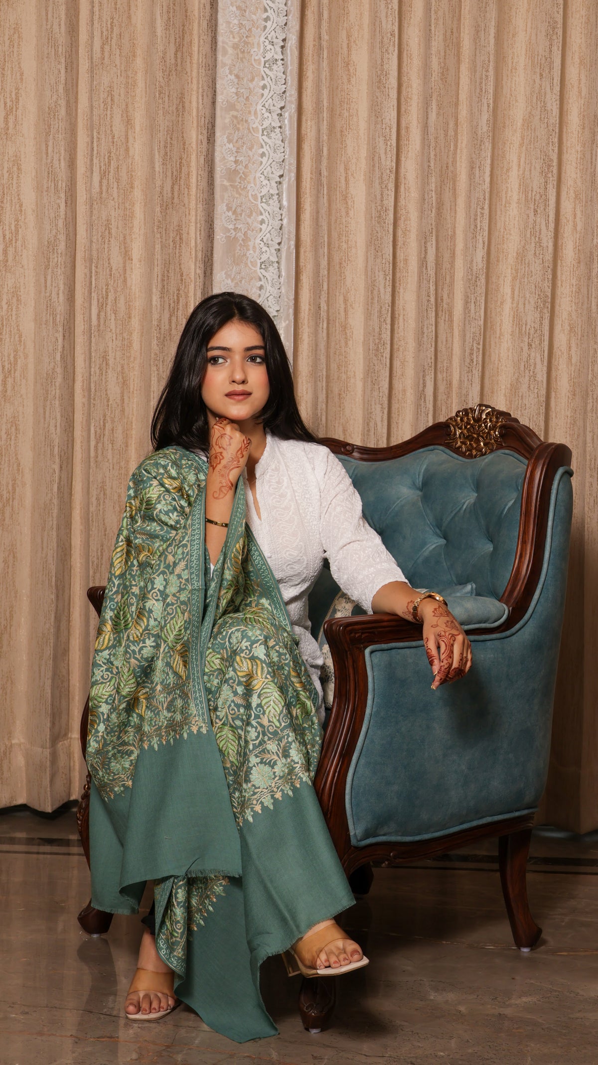 100% Pure wool 2 Leaf Floral jama Embroidery Stole