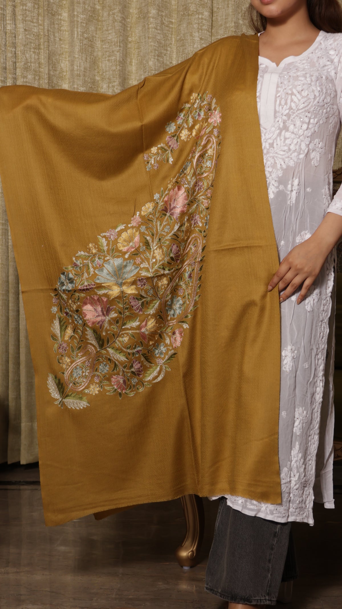 Finewool Kashmiri big Paisley Nalki Embroidery Stole