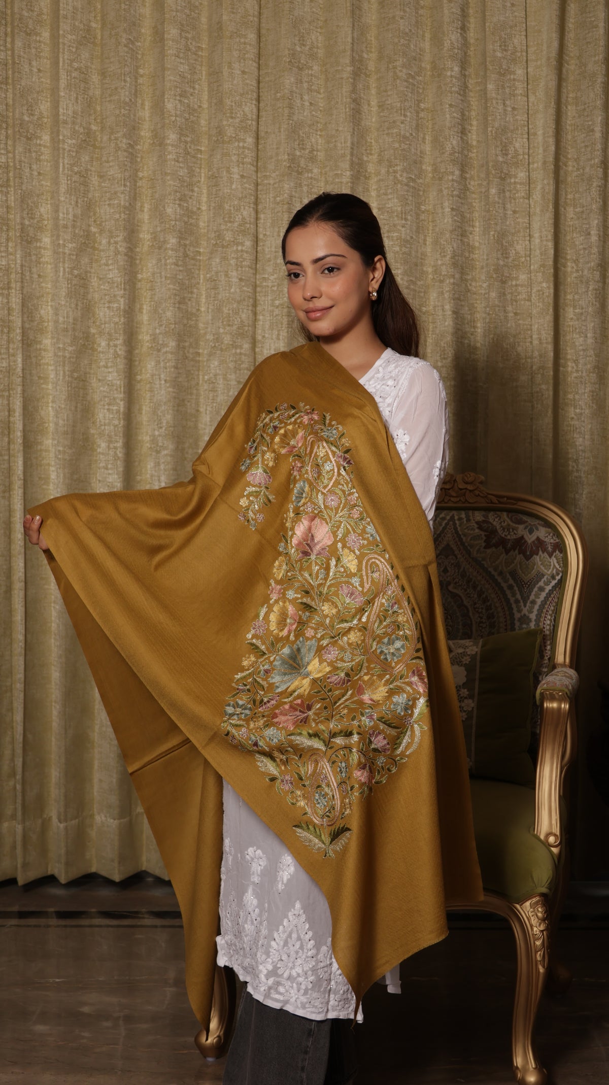 Finewool Kashmiri big Paisley Nalki Embroidery Stole