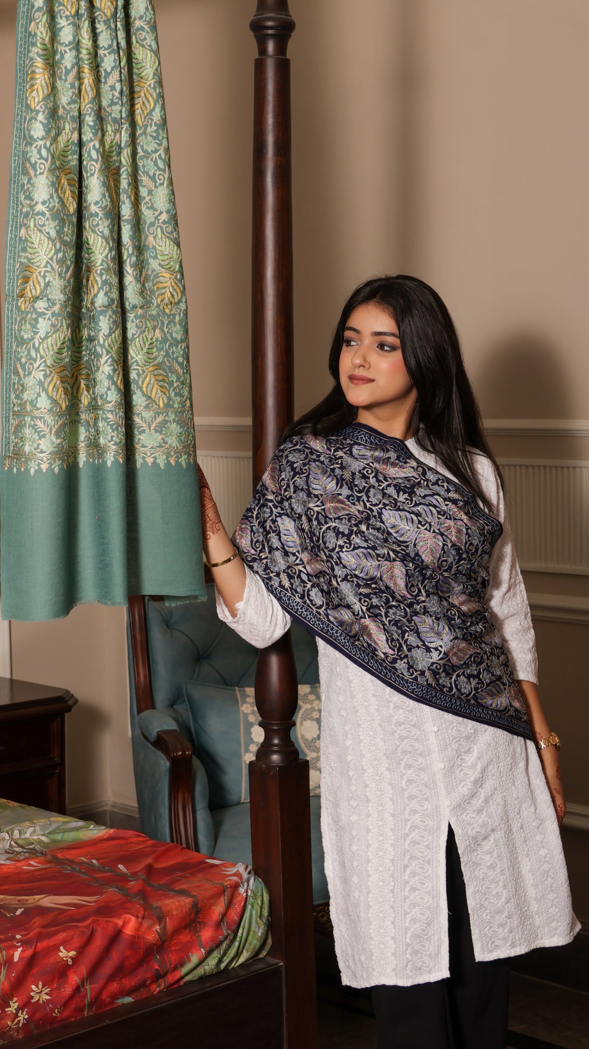 100% Pure wool 2 Leaf Floral jama Embroidery Stole