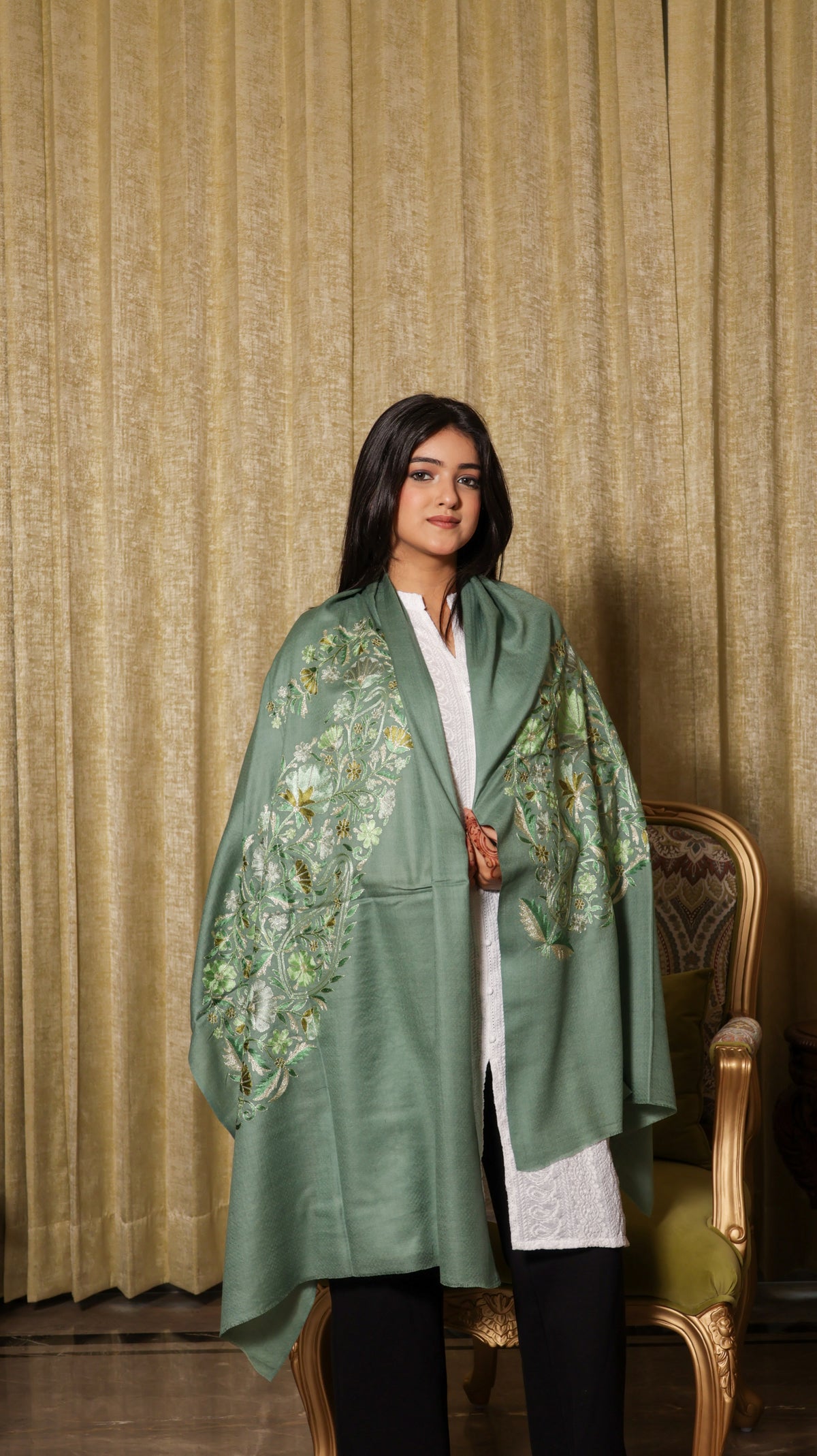 Finewool Kashmiri big Paisley Nalki Embroidery Stole