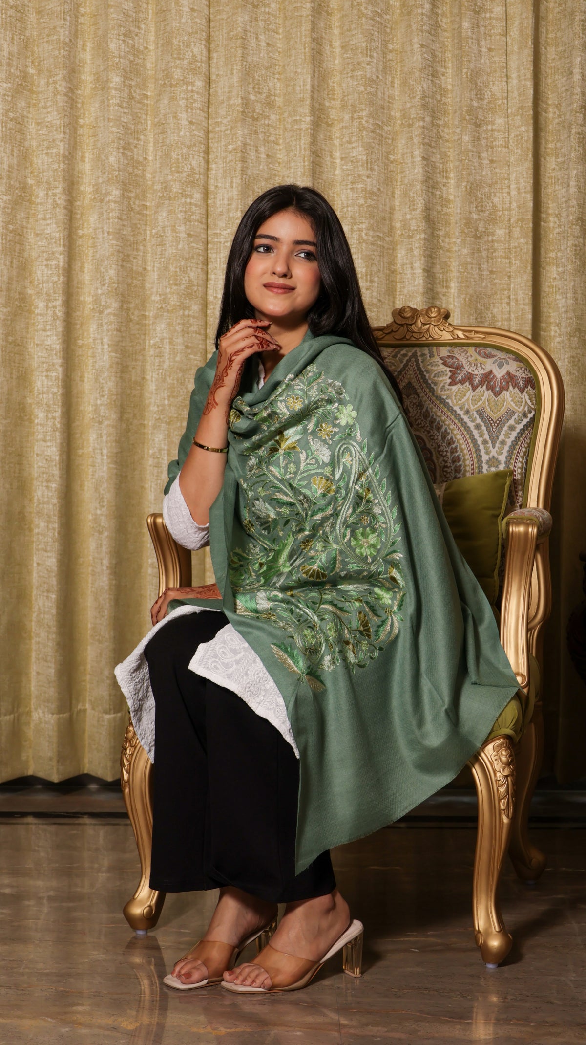 Finewool Kashmiri big Paisley Nalki Embroidery Stole