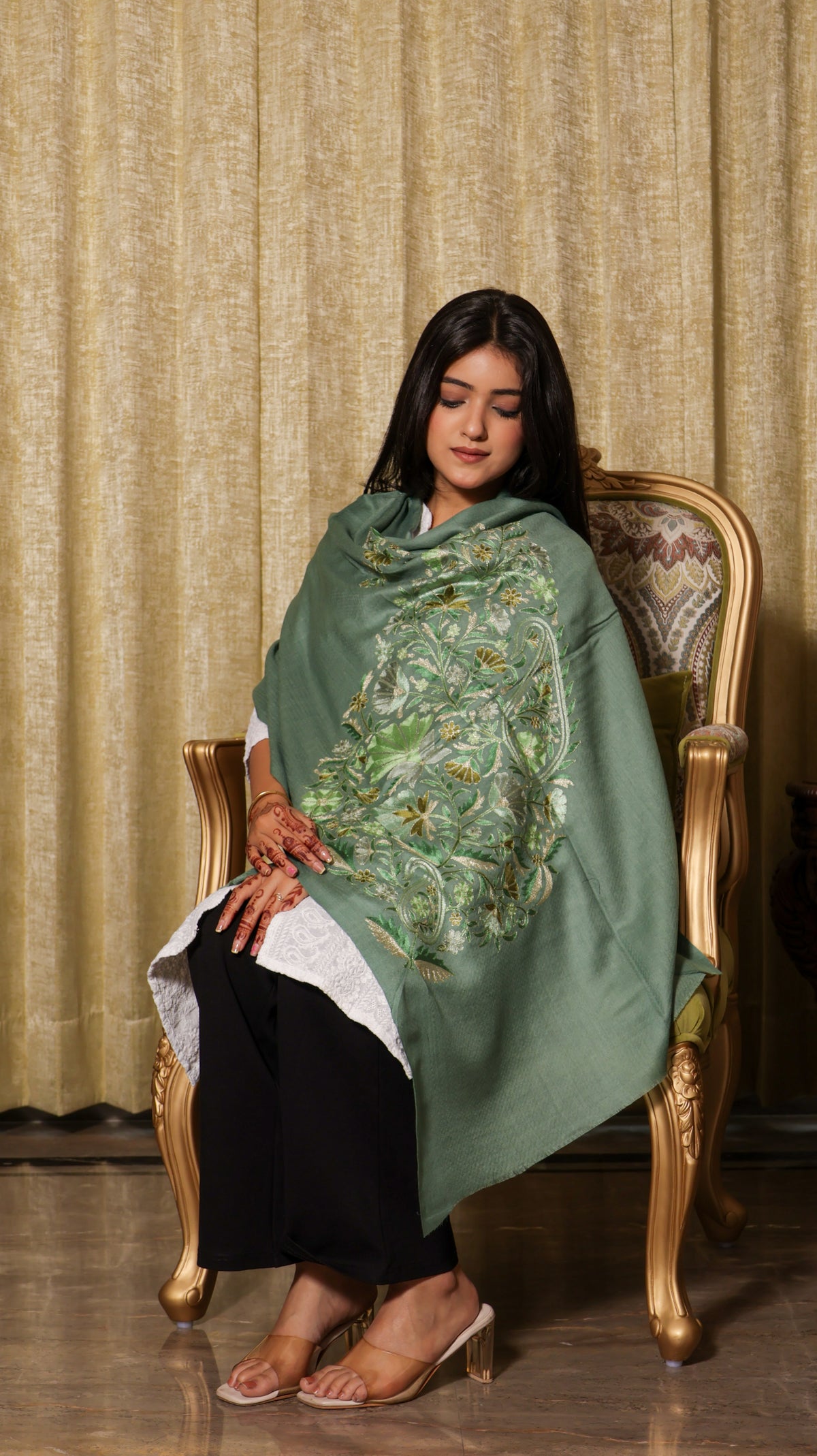 Finewool Kashmiri big Paisley Nalki Embroidery Stole