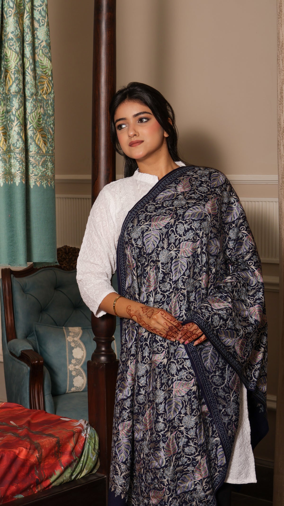 100% Pure wool 2 Leaf Floral jama Embroidery Stole