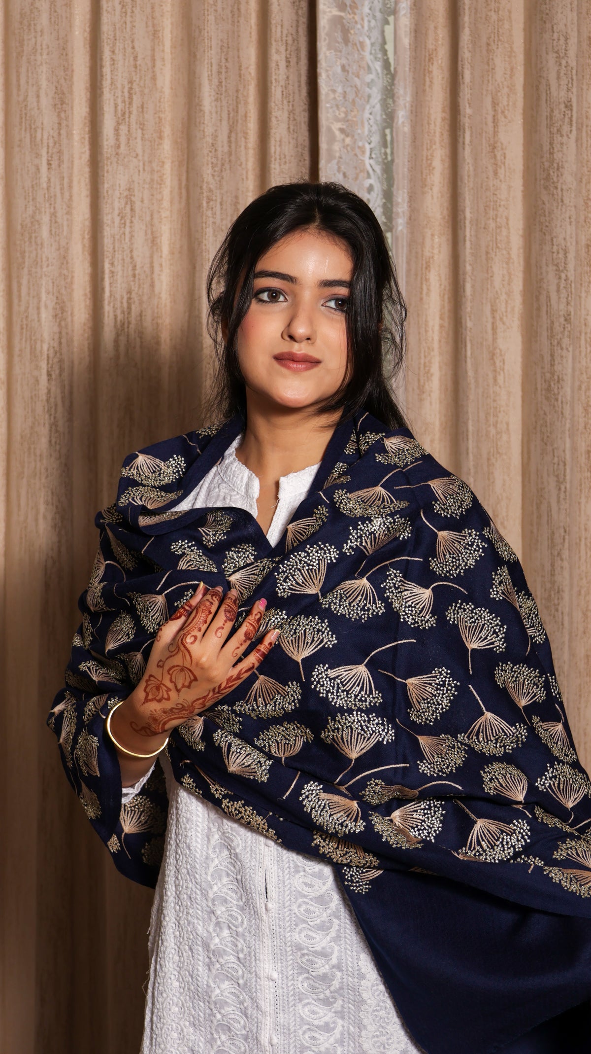 100% finewool Noir Golden Leaf Embroidery Stole