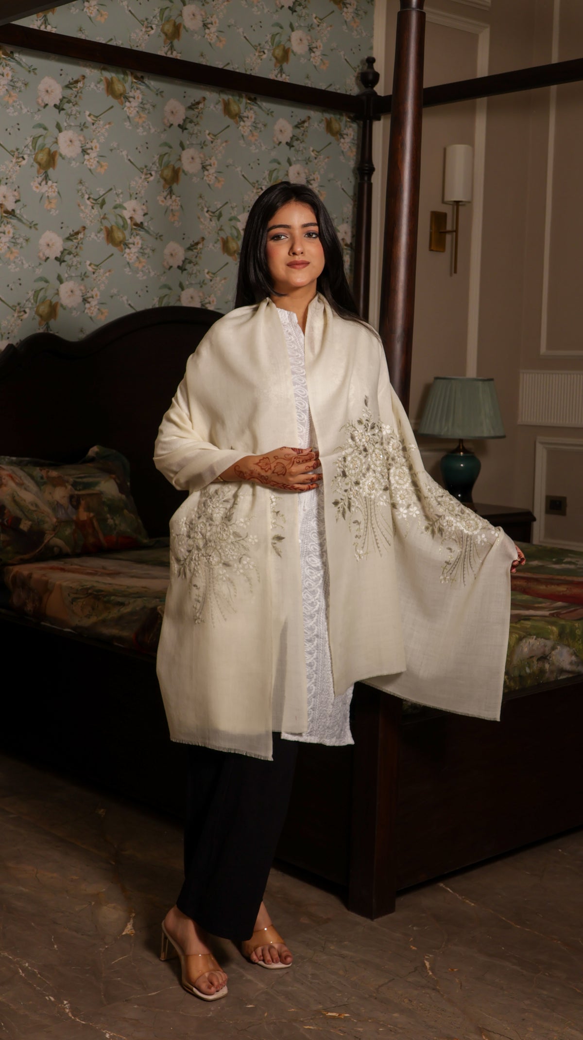 100% Pure Wool Nalki Embroidered Stole with Handwork