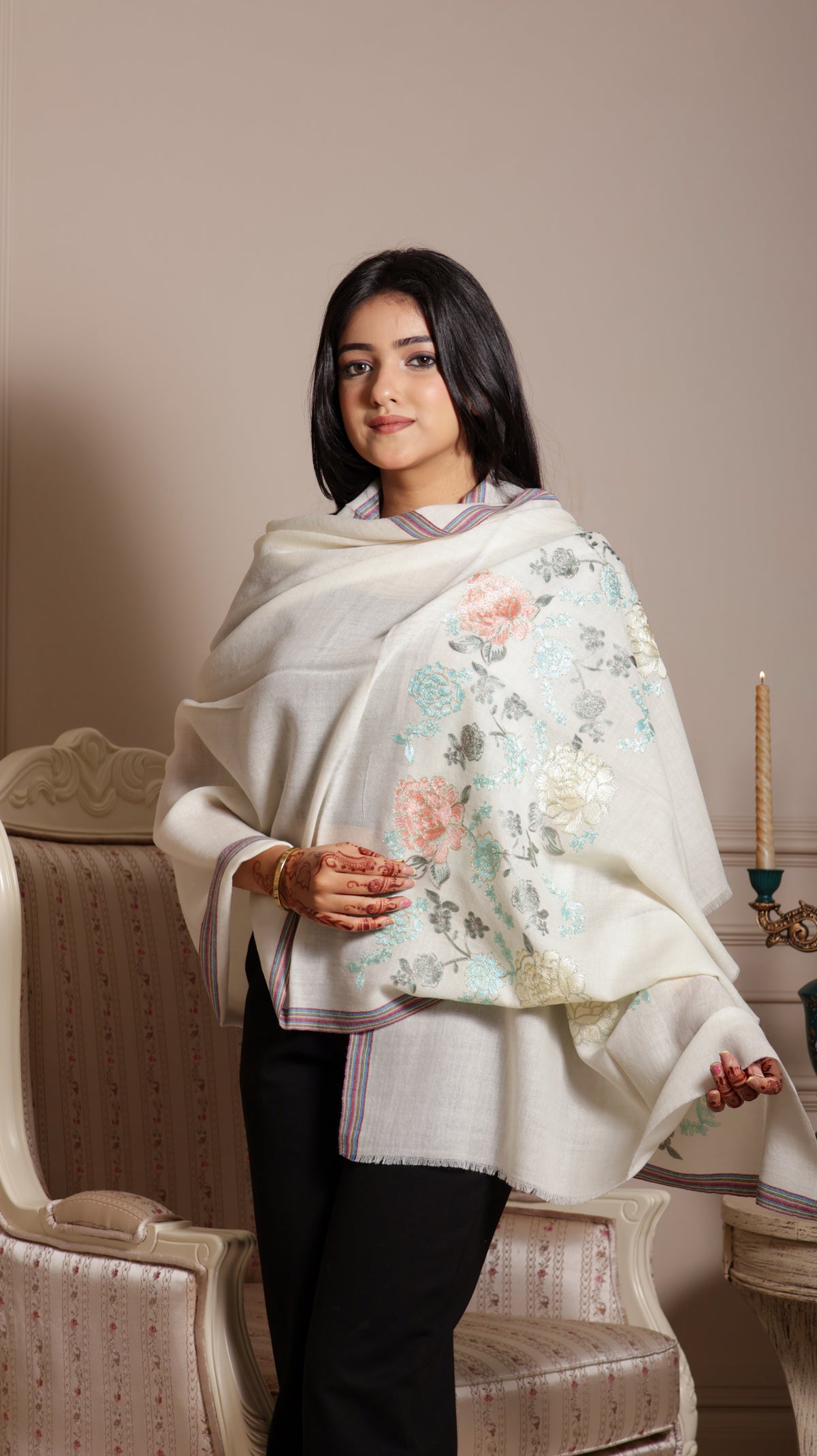 100% Pure Wool Side Kani Floral Pattern Embroidery stole