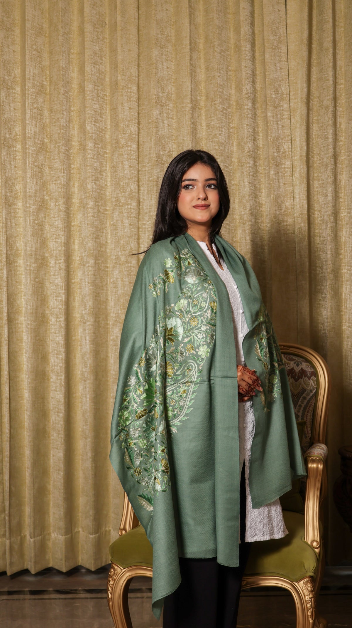 Finewool Kashmiri big Paisley Nalki Embroidery Stole