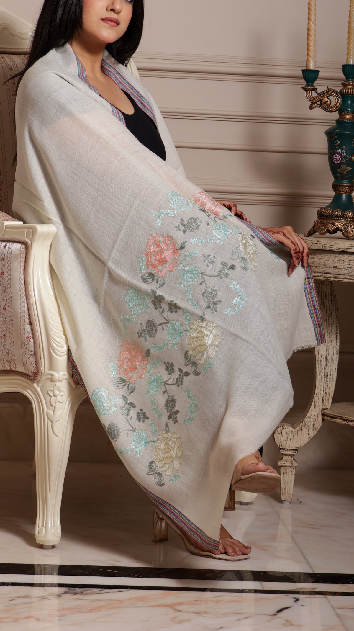 100% Pure Wool Side Kani Floral Pattern Embroidery stole